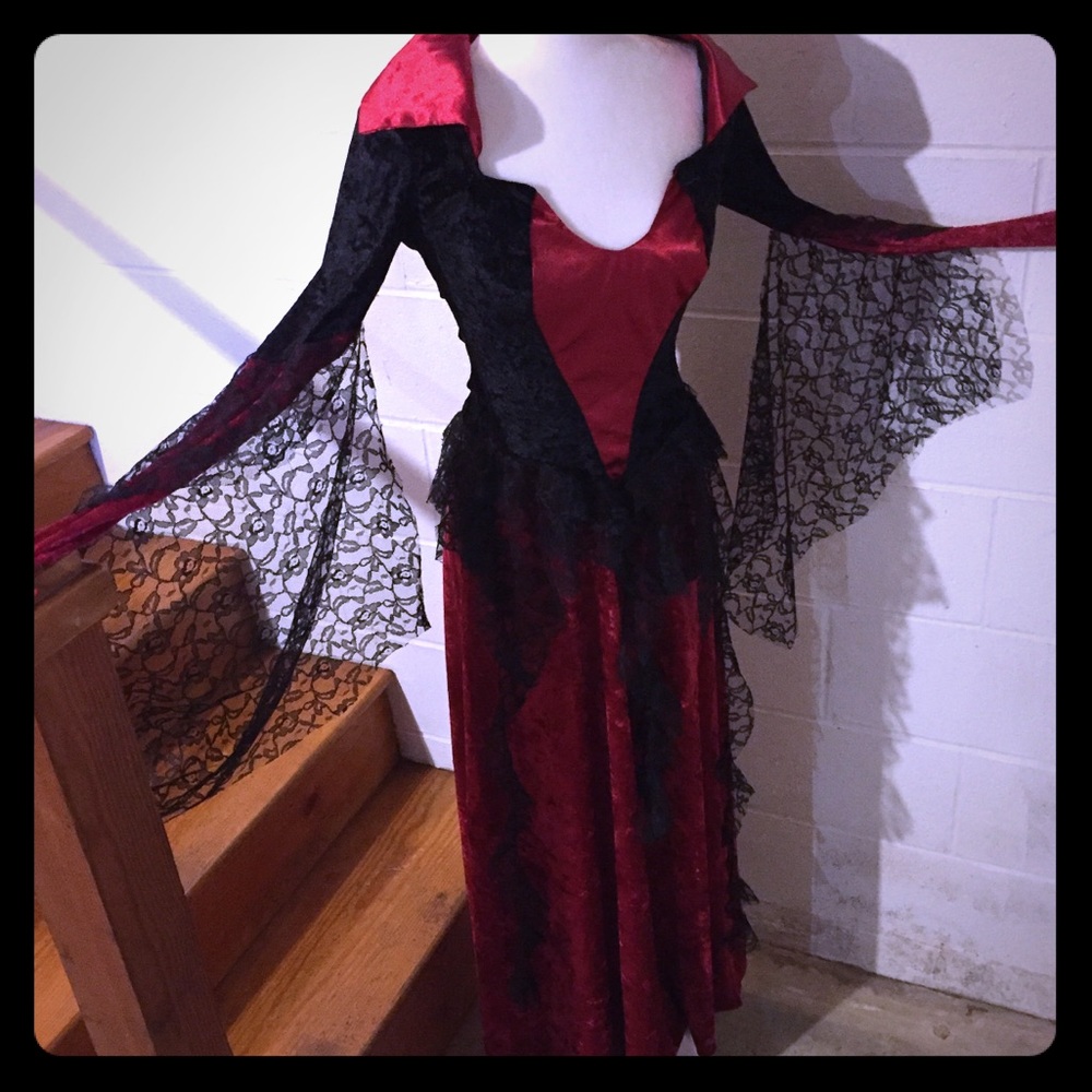 Gothic Vampiress Halloween Costume